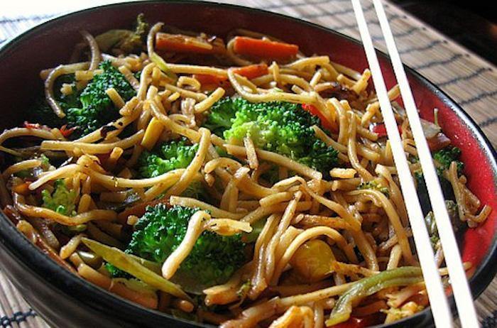 Tagliatelle di verdure saltate 